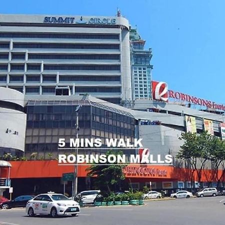 Horizon 101 A2 Shortwalk Robinson Mall Mango Square Bar Apartment Cebu Exterior photo