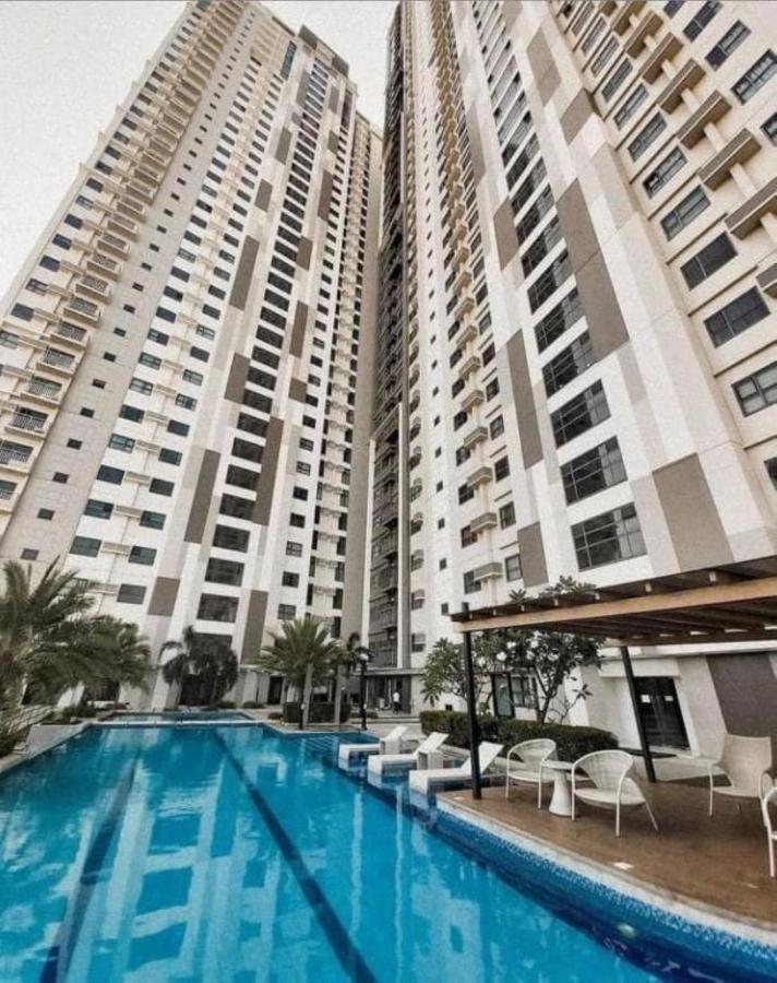 Horizon 101 A2 Shortwalk Robinson Mall Mango Square Bar Apartment Cebu Exterior photo