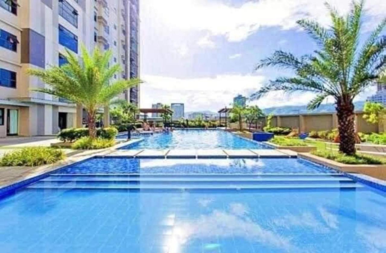 Horizon 101 A2 Shortwalk Robinson Mall Mango Square Bar Apartment Cebu Exterior photo