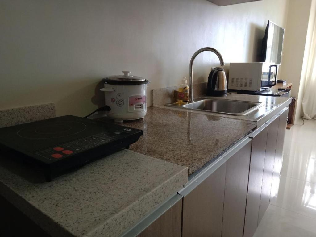 Horizon 101 A2 Shortwalk Robinson Mall Mango Square Bar Apartment Cebu Exterior photo