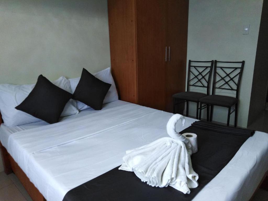 Horizon 101 A2 Shortwalk Robinson Mall Mango Square Bar Apartment Cebu Exterior photo